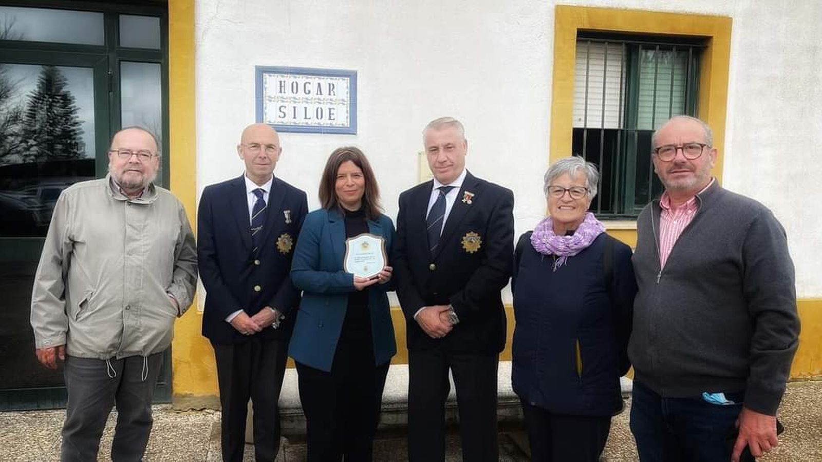 Una imagen de la entrega de la placa.