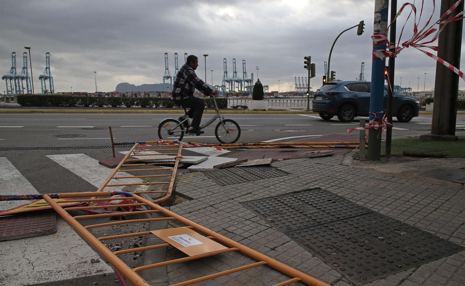 Fotos de los efectos del temporal de viento en Algeciras