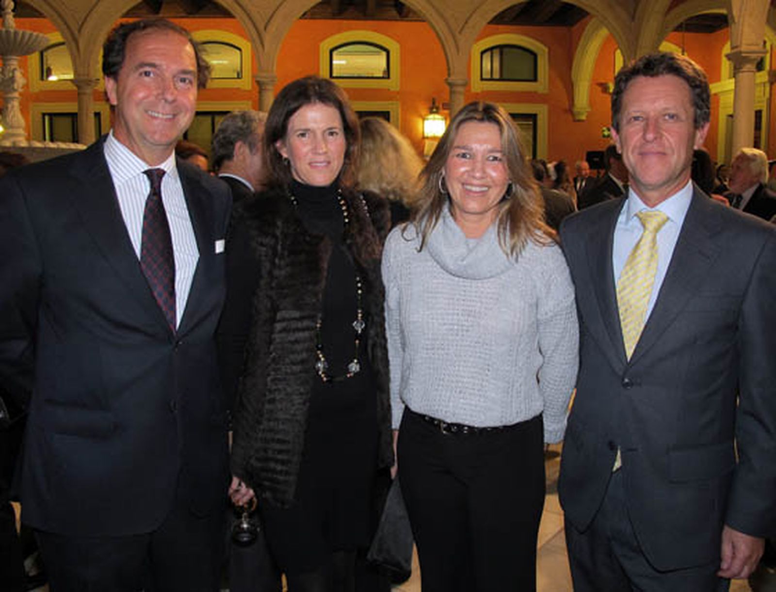 Ignacio de la Oliva, cónsul de Irlanda; María Luisa Parias, Ana Arévalo y Francisco Galnares, presidente de Syrsa.

Foto: Victoria Ramírez