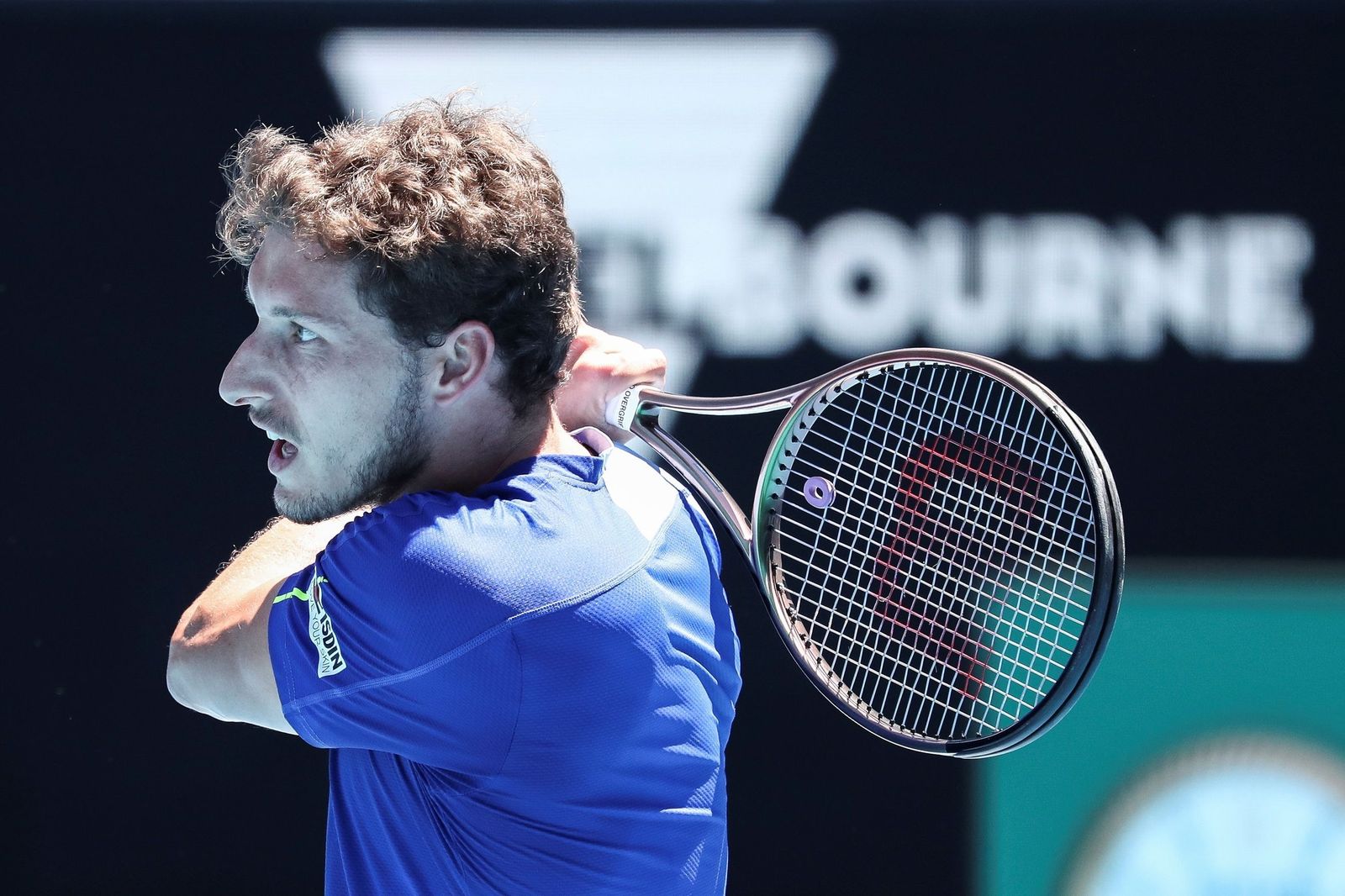 Carreño devuelve una bola en el partido