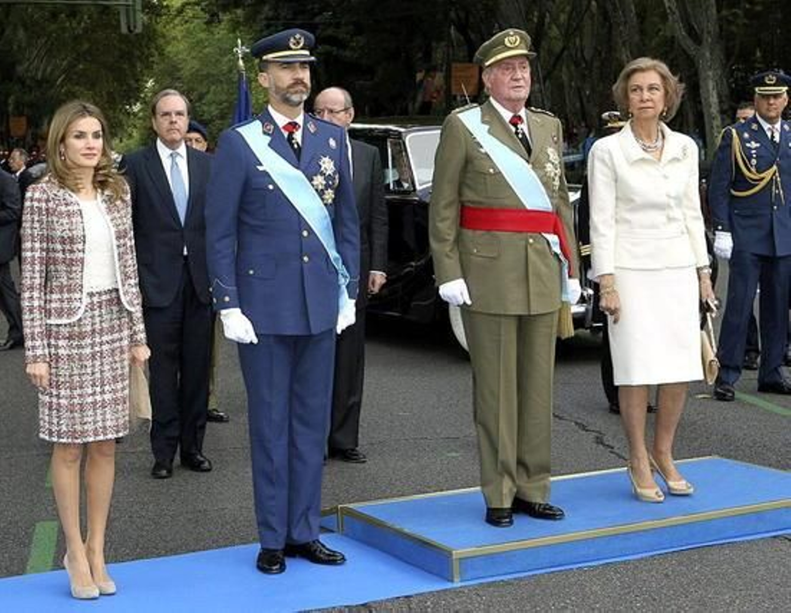 El Rey y la Familia Real presiden el desfile y las celebraciones de la Fiesta Nacional.

Foto: Efe
