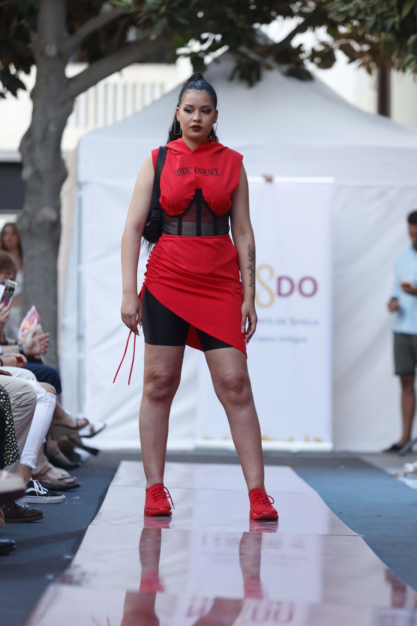 Las imágenes del Desfile de Jóvenes Diseñadores en la Plaza de la Magdalena