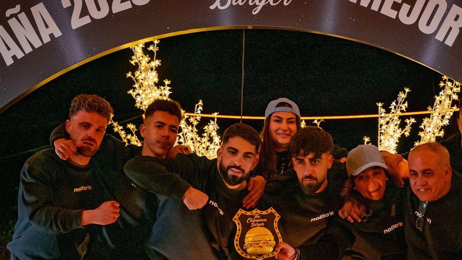 Equipo de Nolito's Burger recogiendo el premio a Mejor hamburguesa de España