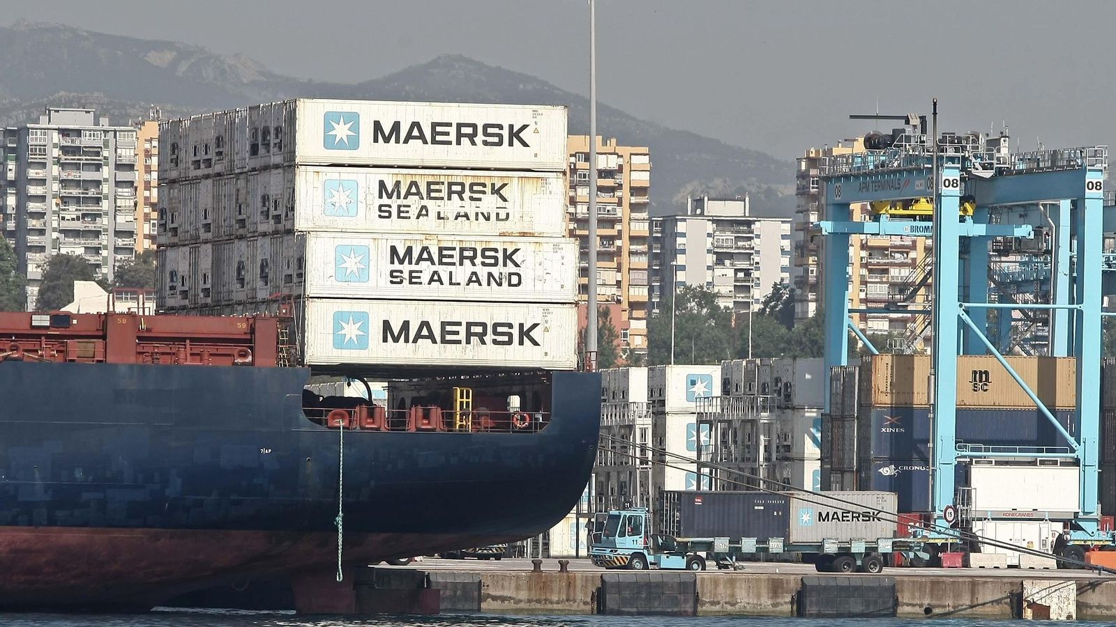 La popa de un portacontenedores en Algeciras. La popa de un portacontenedores en Algeciras.