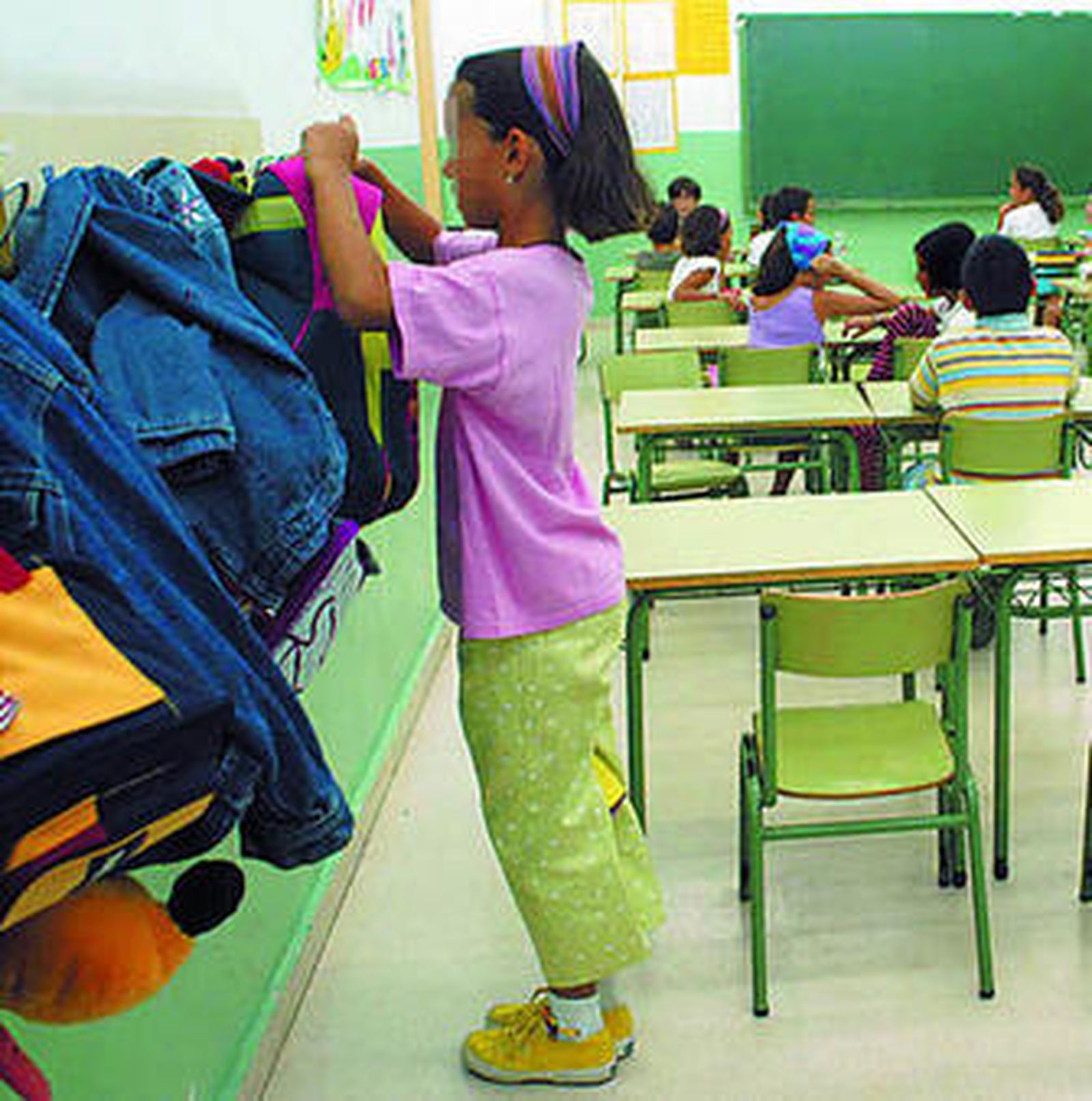 Alumnos en un aula escolar.