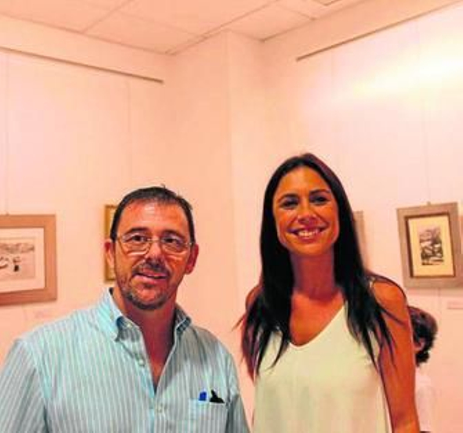 Miguel Cárdenas junto a la diputada Elisa Fernández.