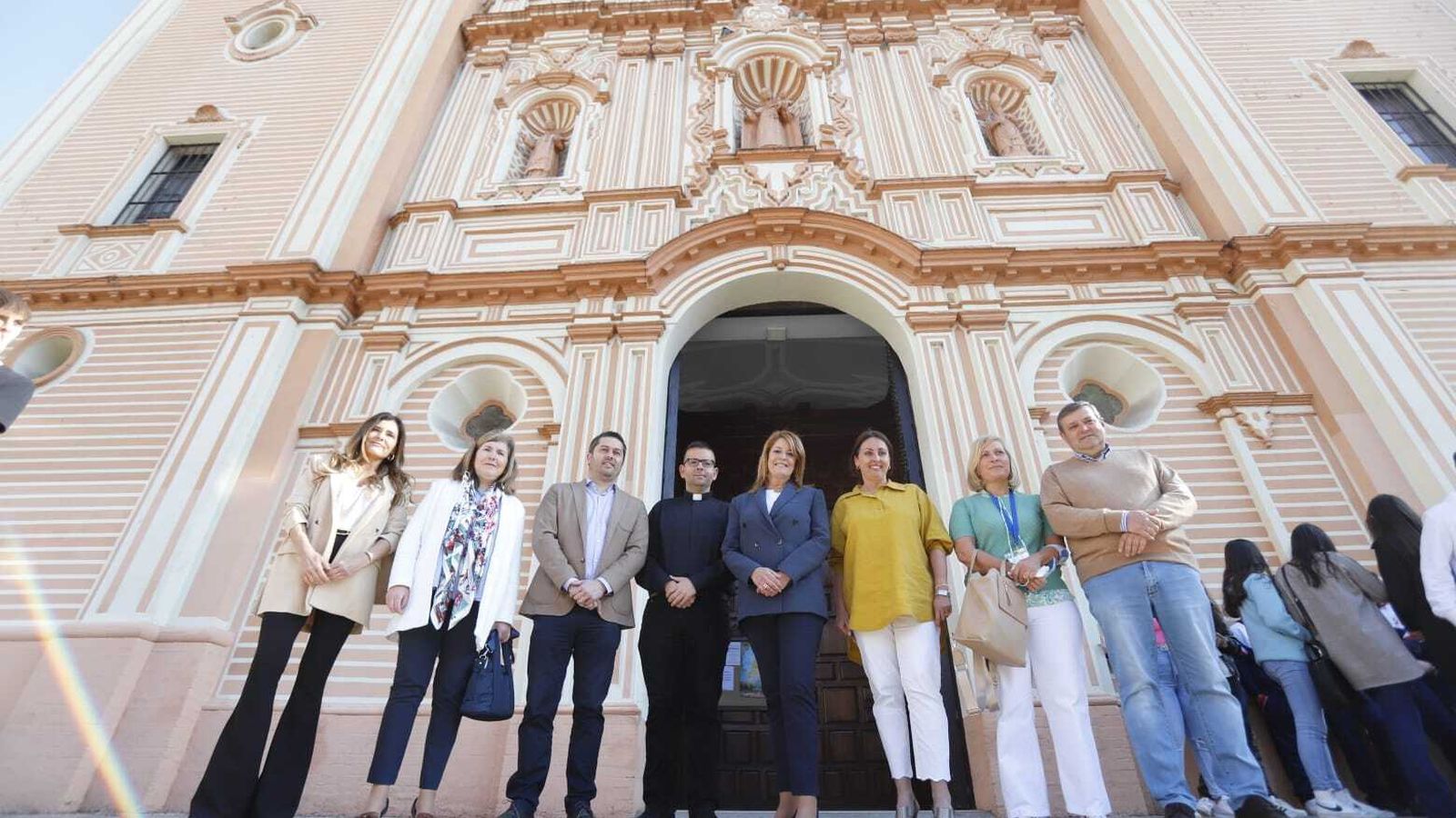 Autoridades y organizadores que hacen posible este proyecto.