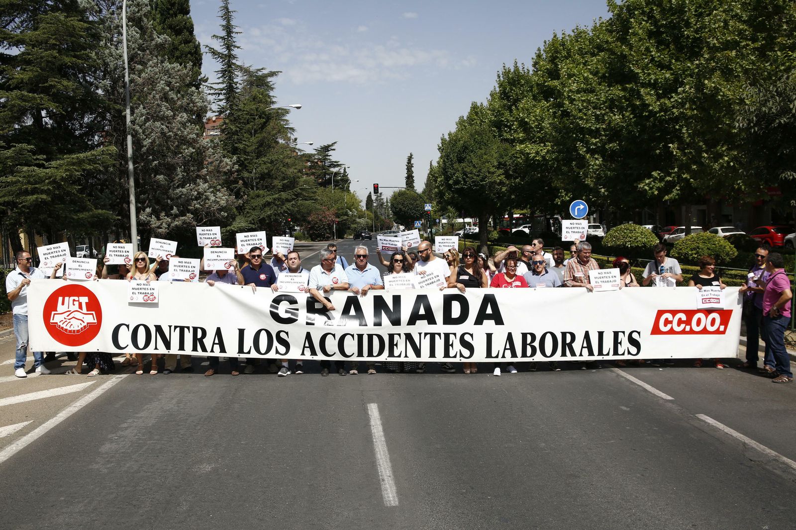 Concentracion de CCOO y UGT por la muerte de una trabajadora cuando regresaba a casa