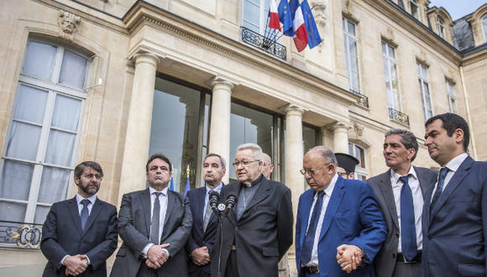 Los líderes religiosos franceses solicitan más protección antiterrorista a Hollande