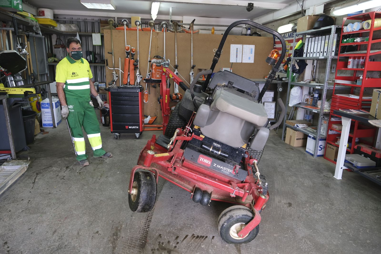 Fotogalería de la visita al vivero municipal de Almería.