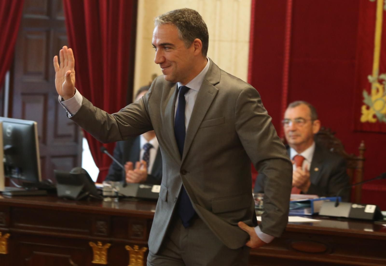 Elías Bendodo se despide del Ayuntamiento.