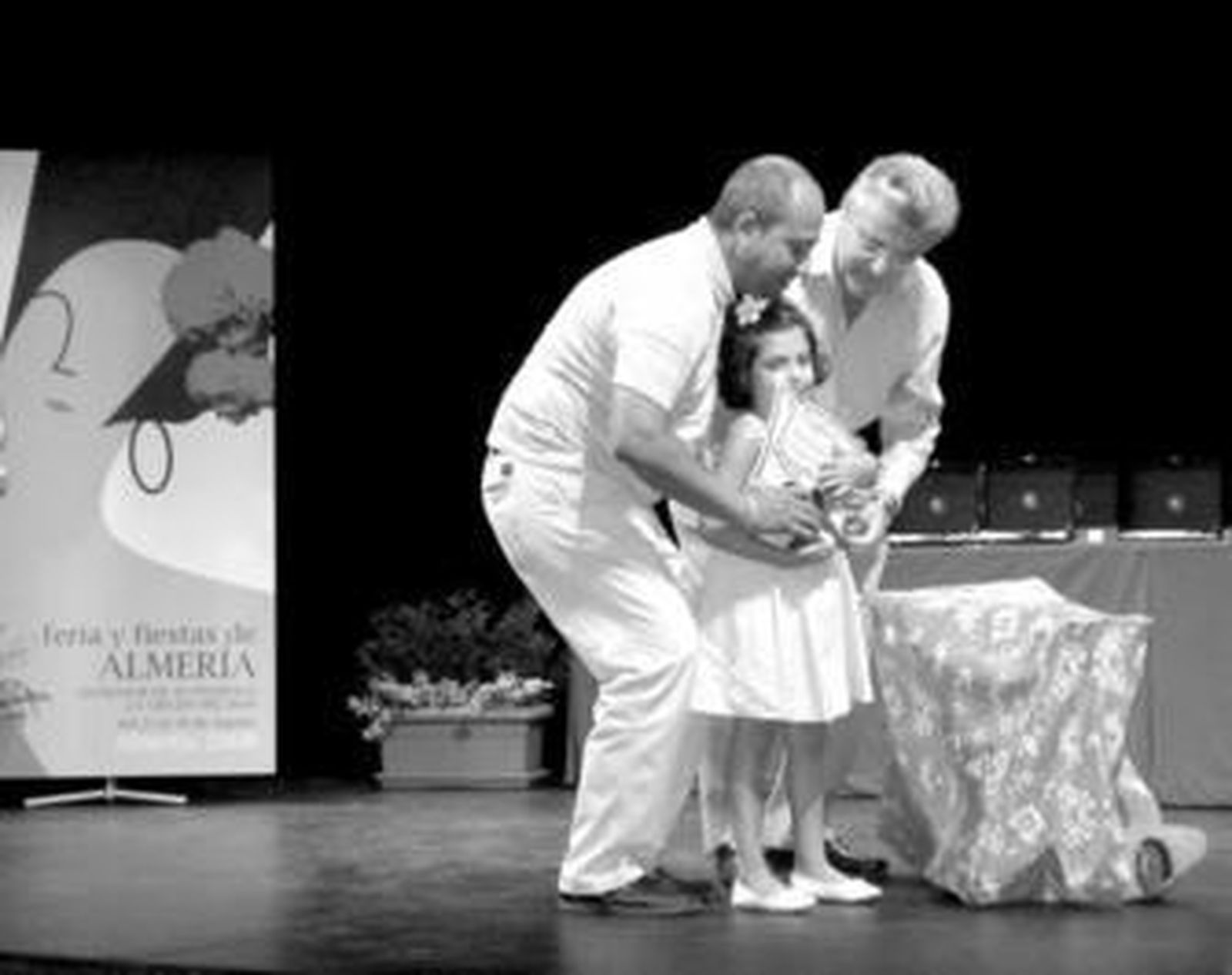 Paula Montoya segura recibió un doble premio del Concurso de Dibujo Infantil.