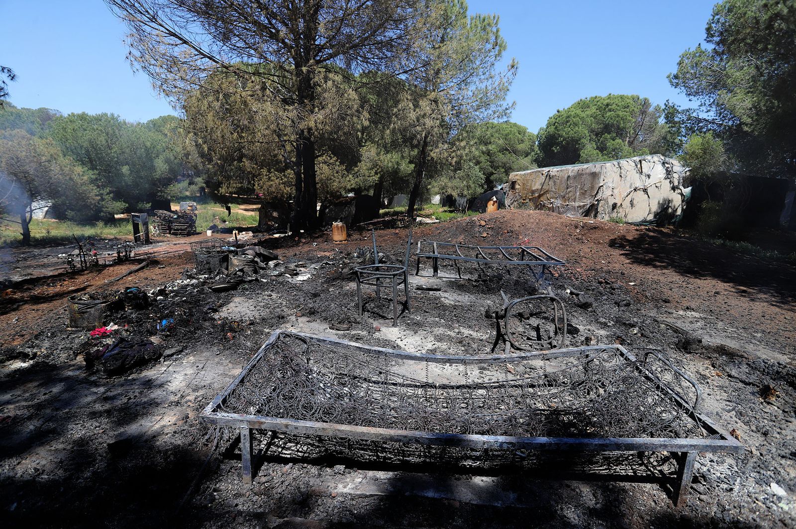 Imágenes del incendio de chabolas en Lucena del Puerto