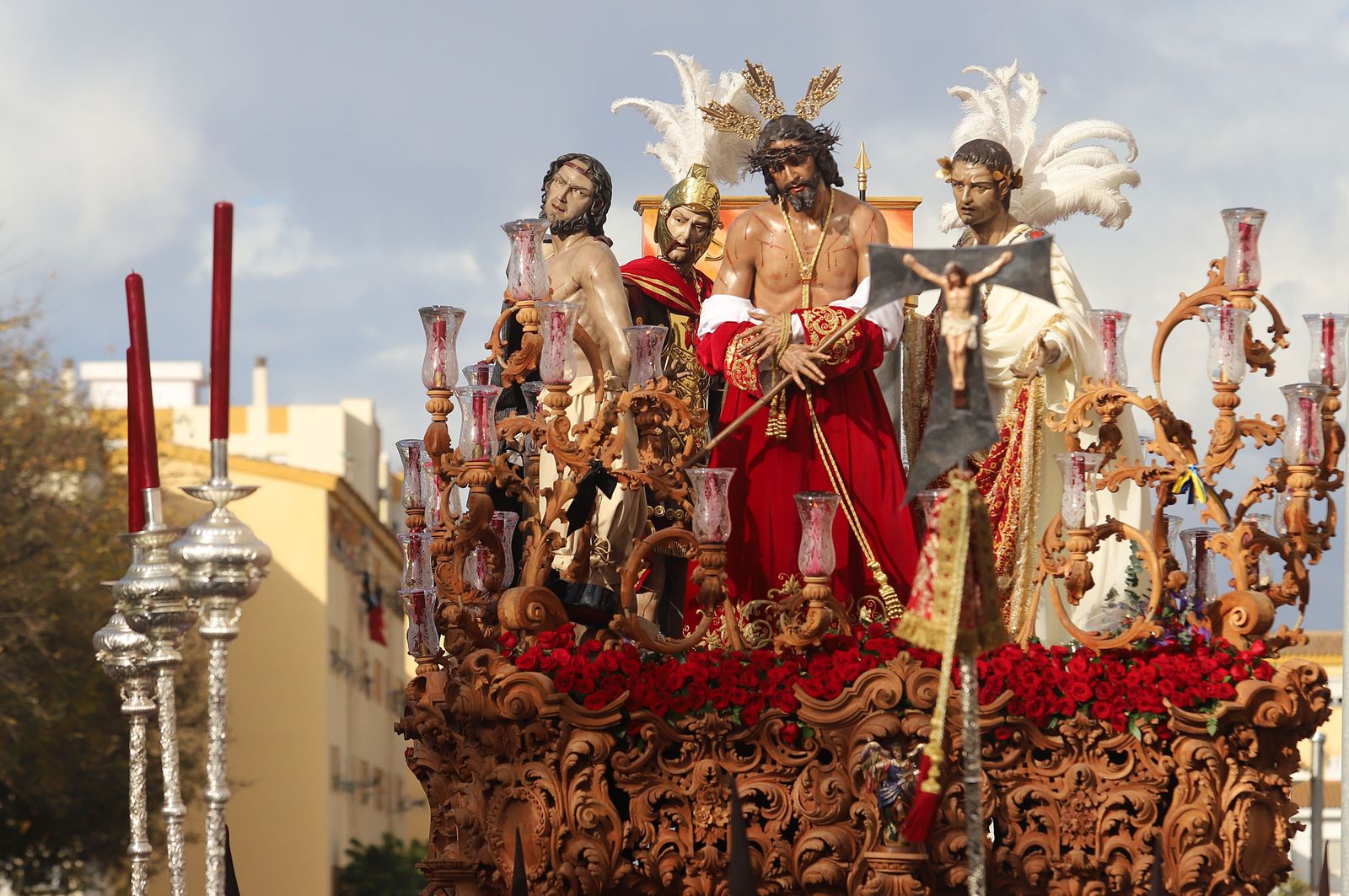 Imágenes de la procesión de La Sentencia por las calles de Huelva