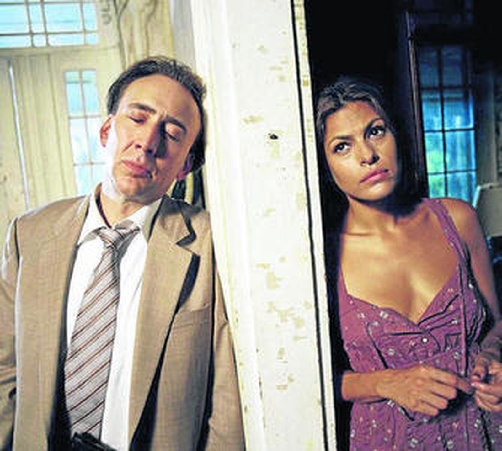 Nicolas Cage y Eva Mendes mantienen una complicada relación en 'Teniente corrupto'
