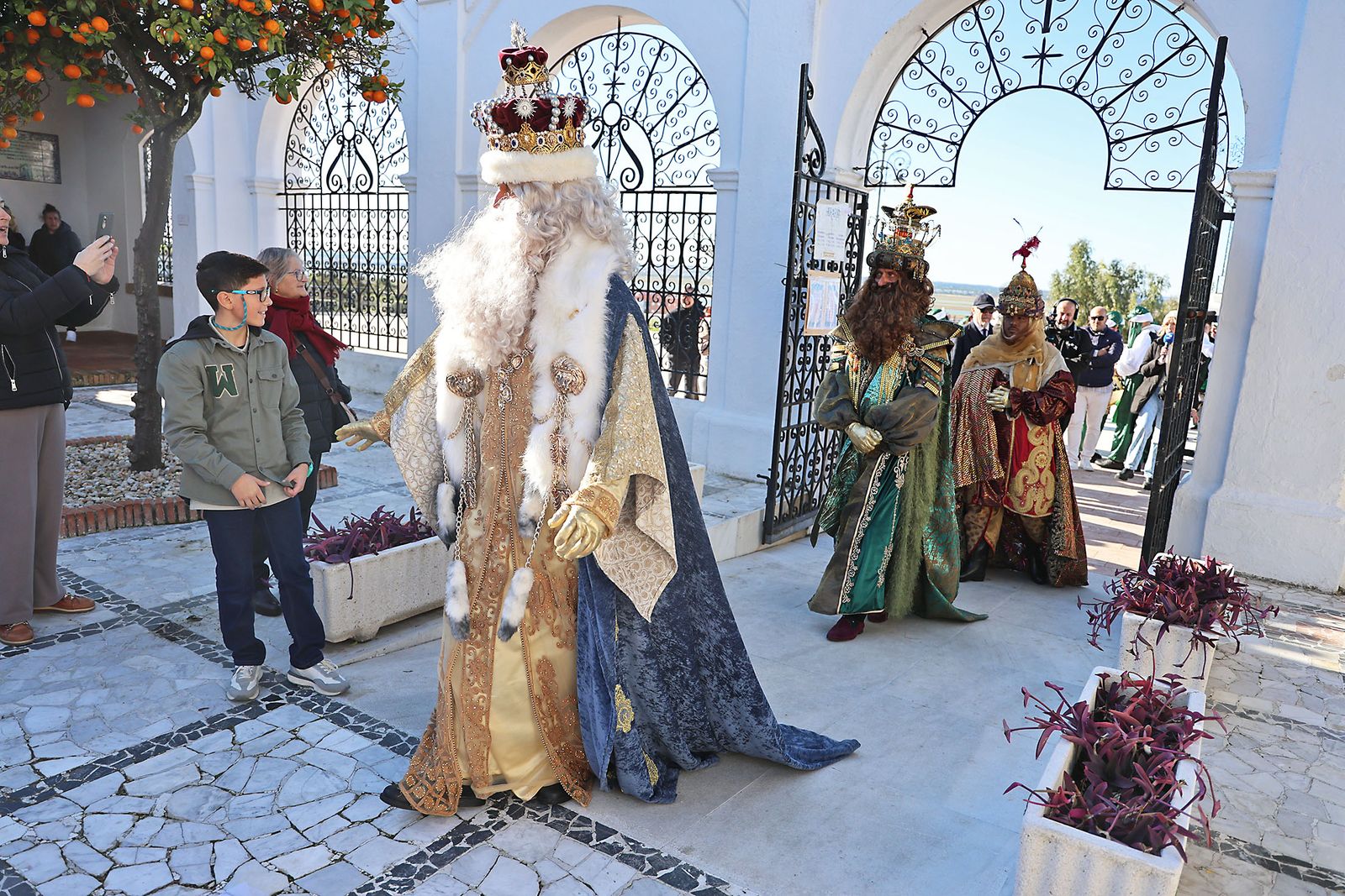 Las mejores fotografías de la salida y recorrido de la cabalgata de Reyes Magos 2026