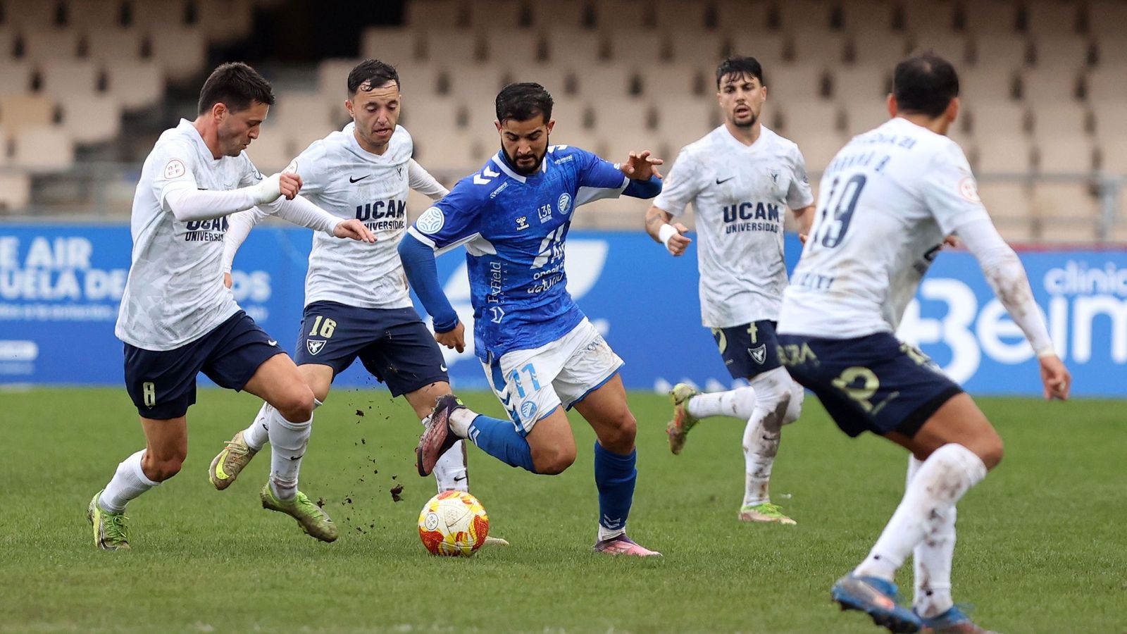 Imágenes del Xerez DFC contra el UCAM Murcia CF en Chapín