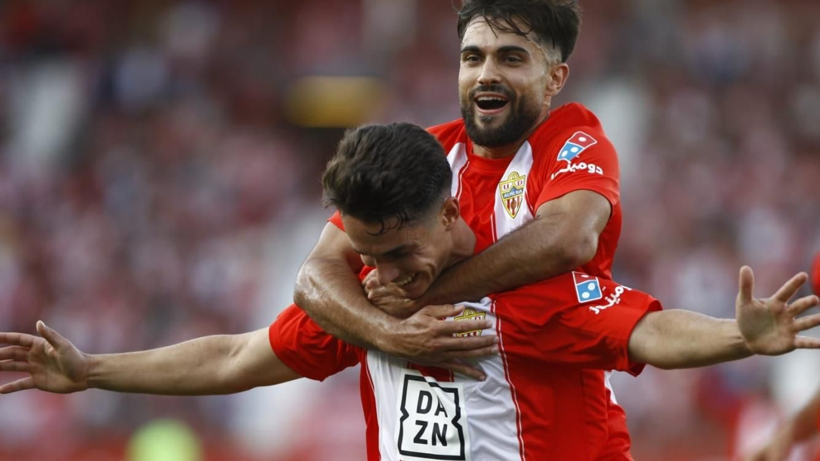 Arribas y Puigmal celebran el segundo tanto de los rojiblancos.