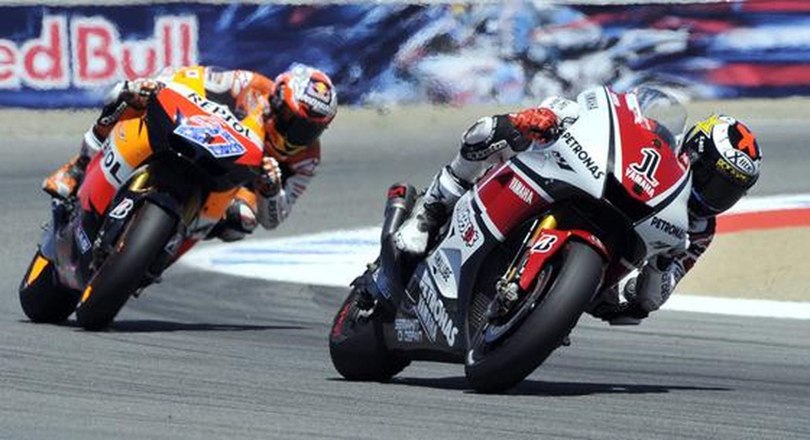 Stoner doblega a Lorenzo y aumenta su ventaja en el mundial

Foto: EFE