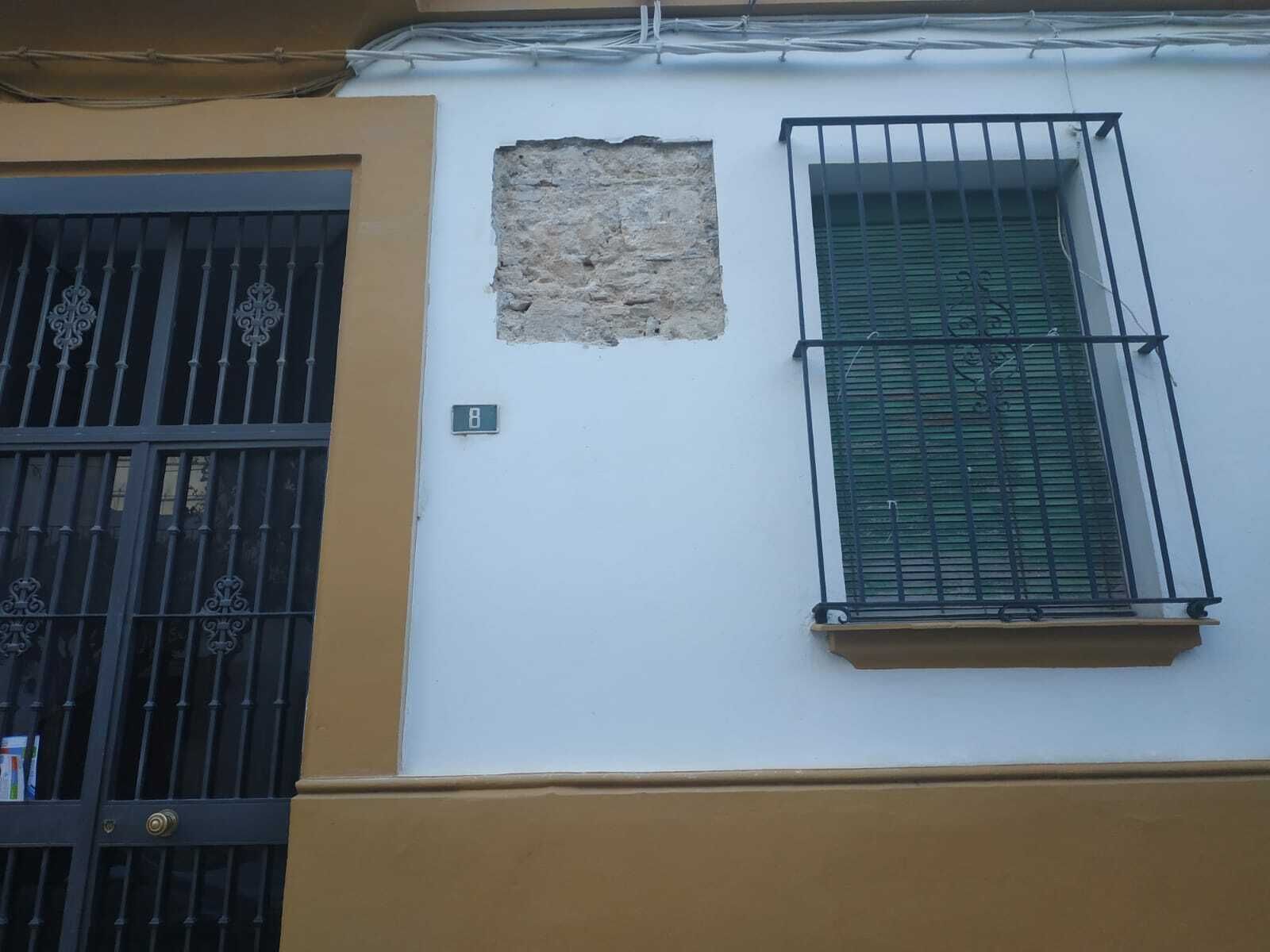 La placa ha sido retirada en la calle Larga.