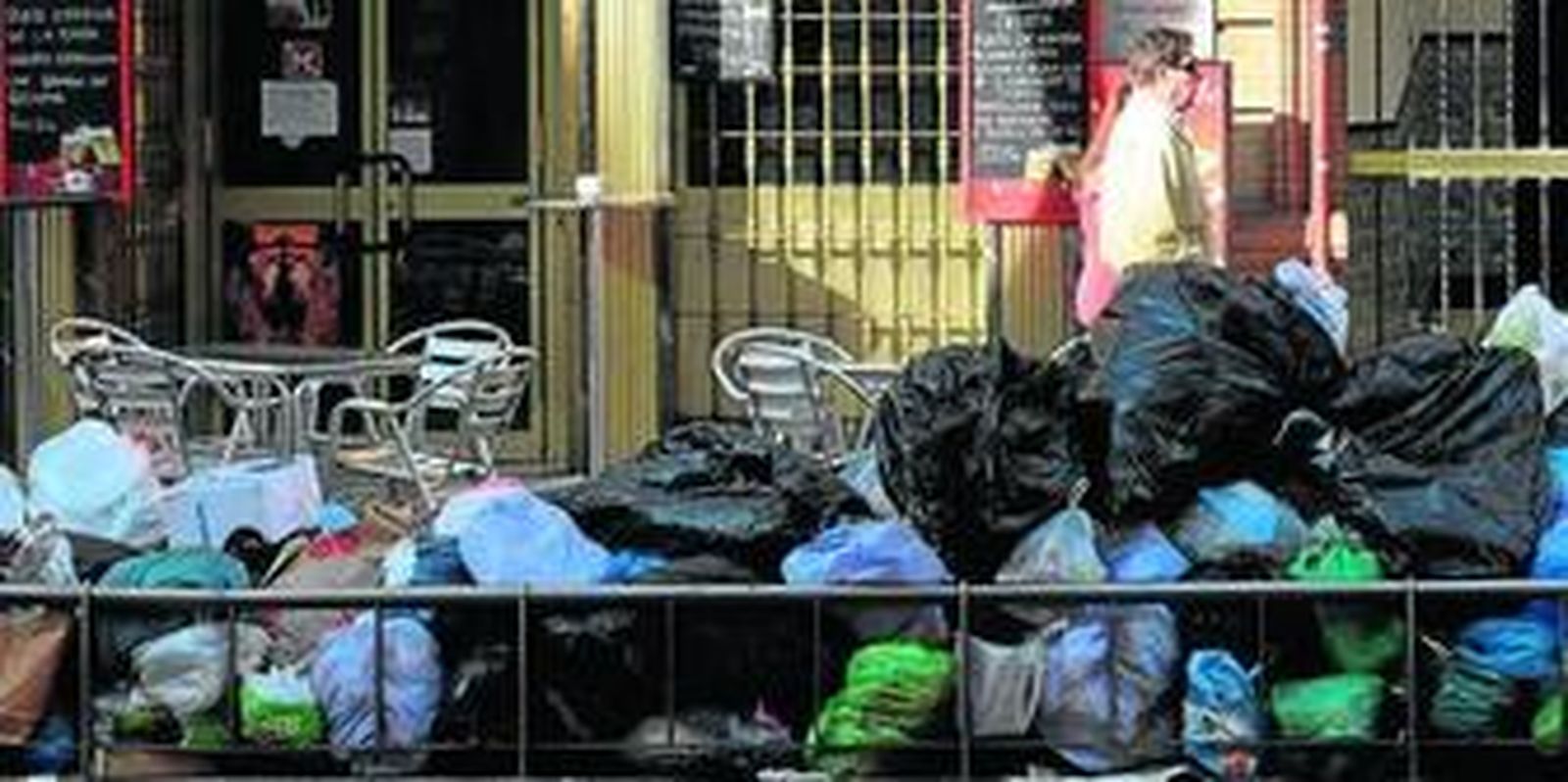 La quema de contenedores continúa tras el fin de la huelga