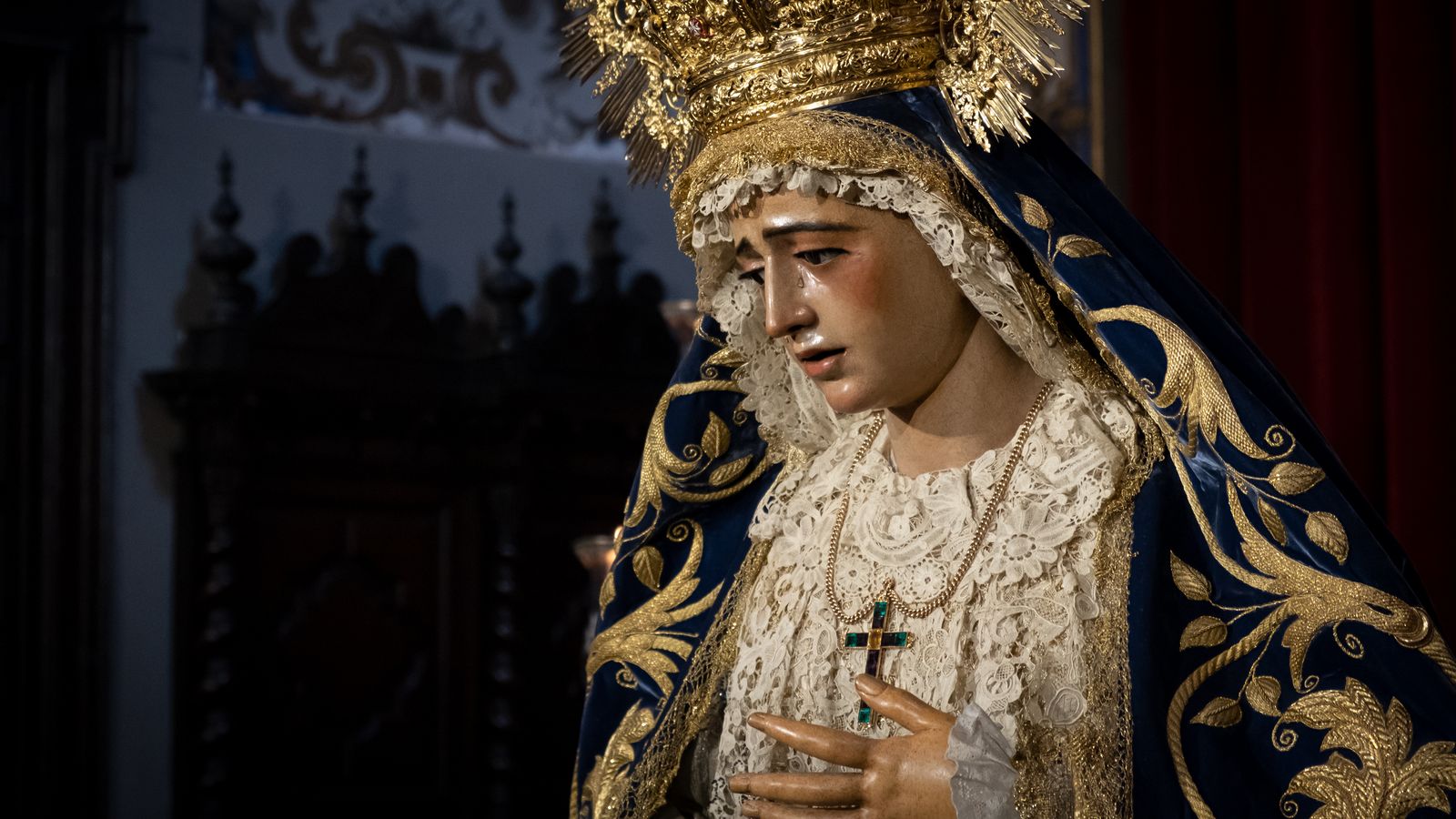 La Virgen de la Amargura en besamanos