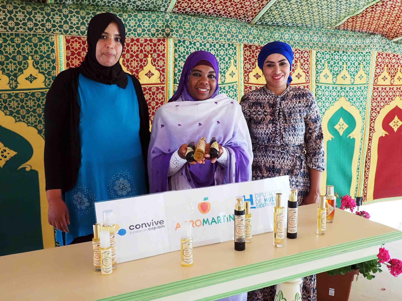 Tres de las cuatro temporeras beneficiarias del proyecto -la cuarta ya está en Marruecos-