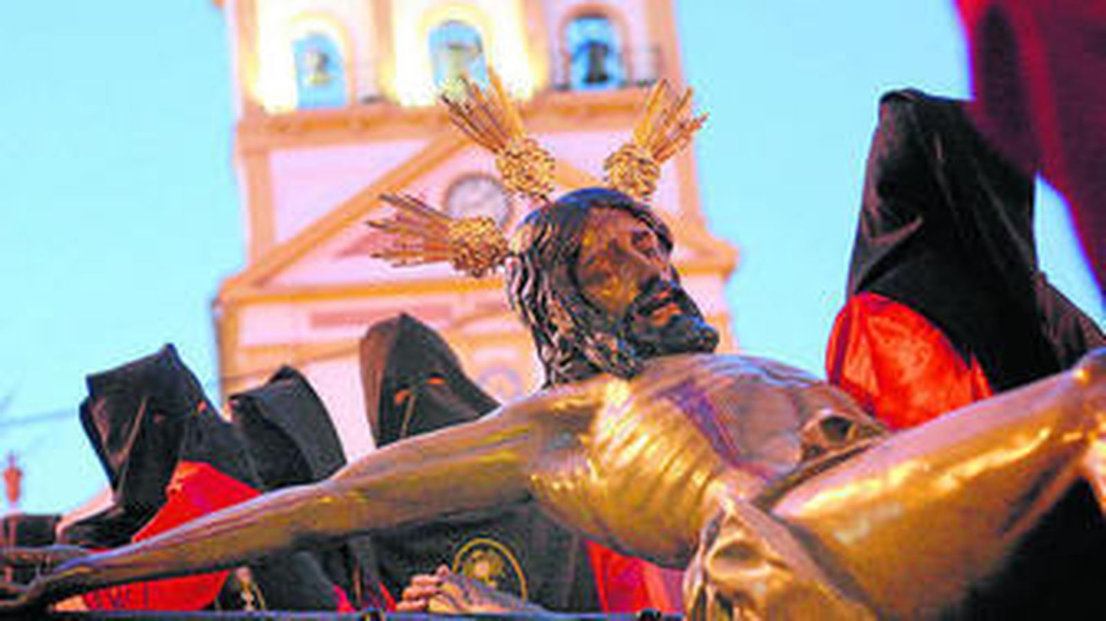 El Cristo de la Misericordia, ante el santuario de la Inmaculada Concepción.
