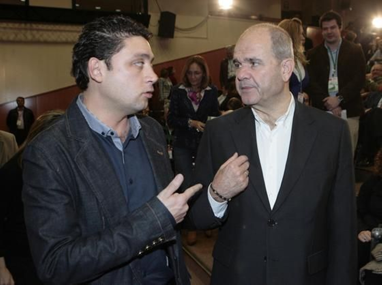 Chaves conversa con Velasco. / Juan Carlos Muñoz