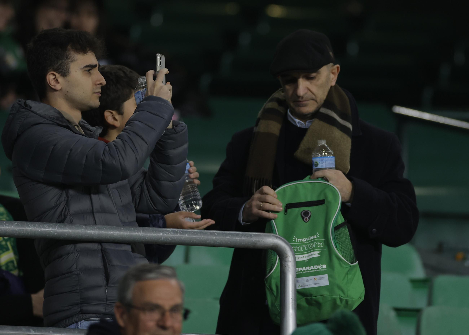 Búscate en las fotos del Betis - Helsinki