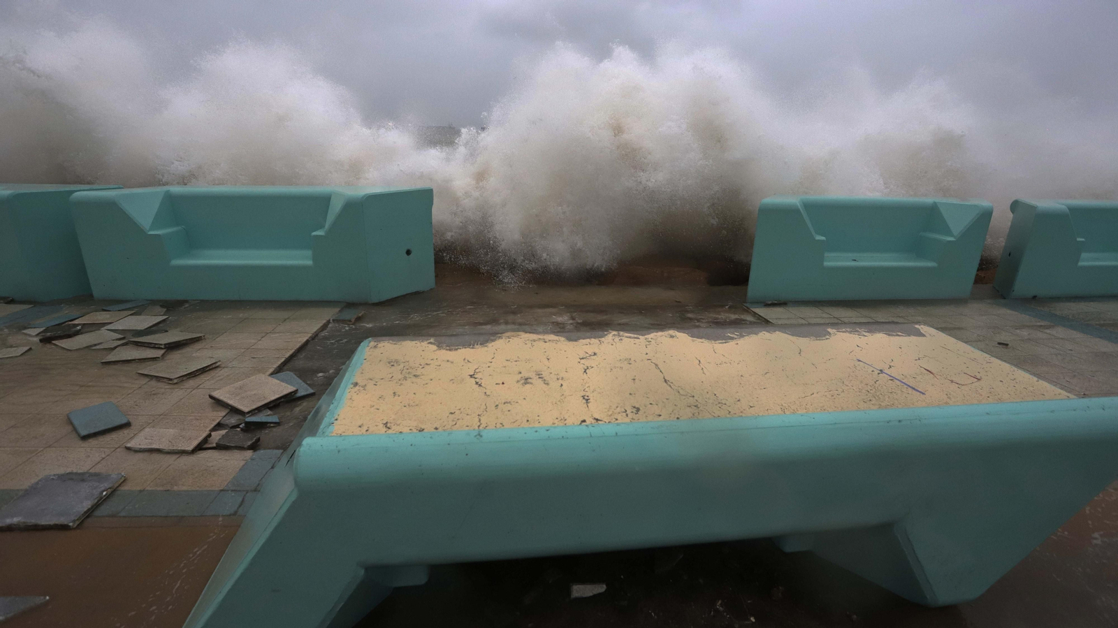 Fotos de los destrozos del temporal de levante en La Línea