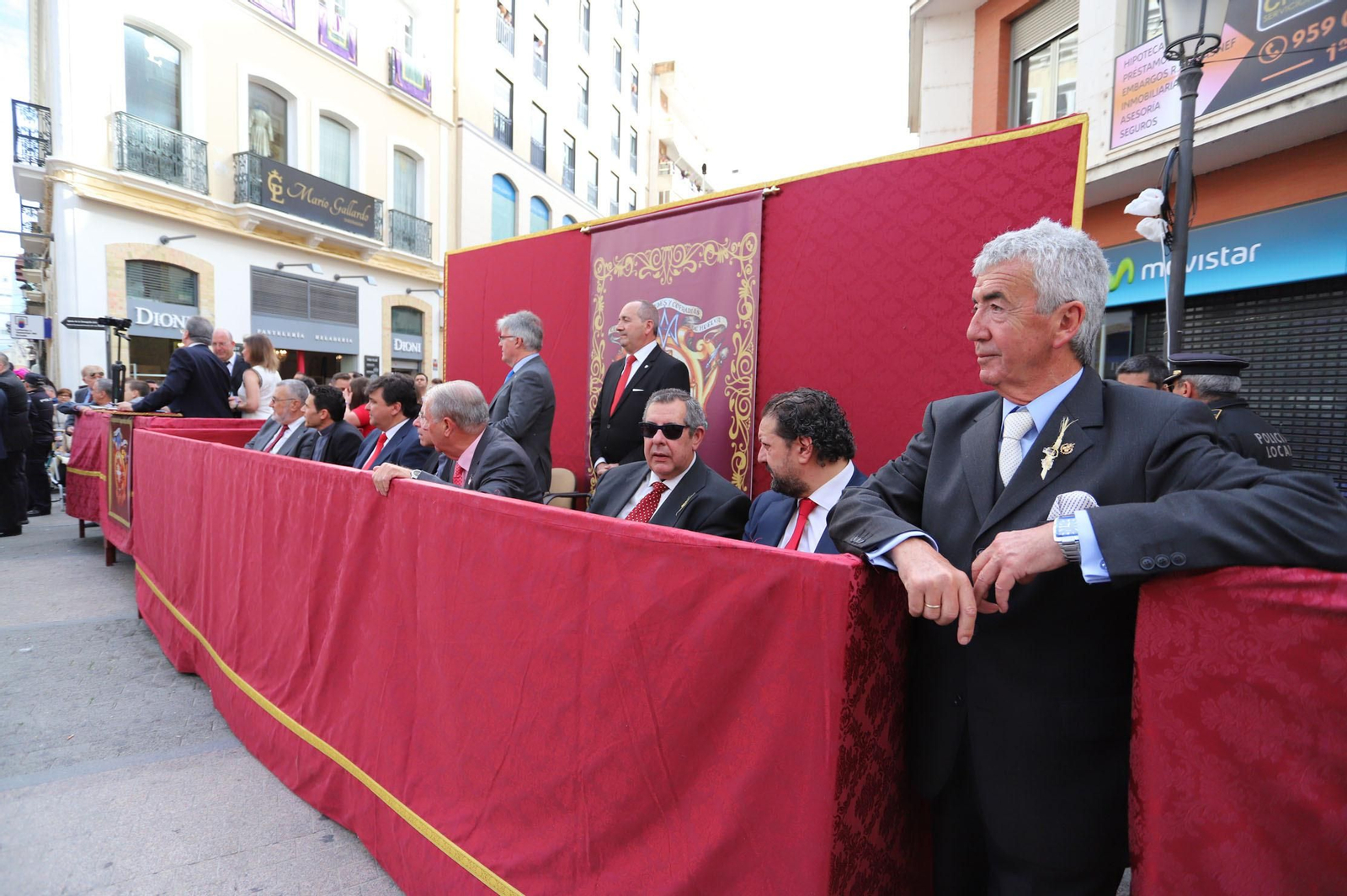 Imágenes del recorrido de la Borriquita  por las calles de Huelva