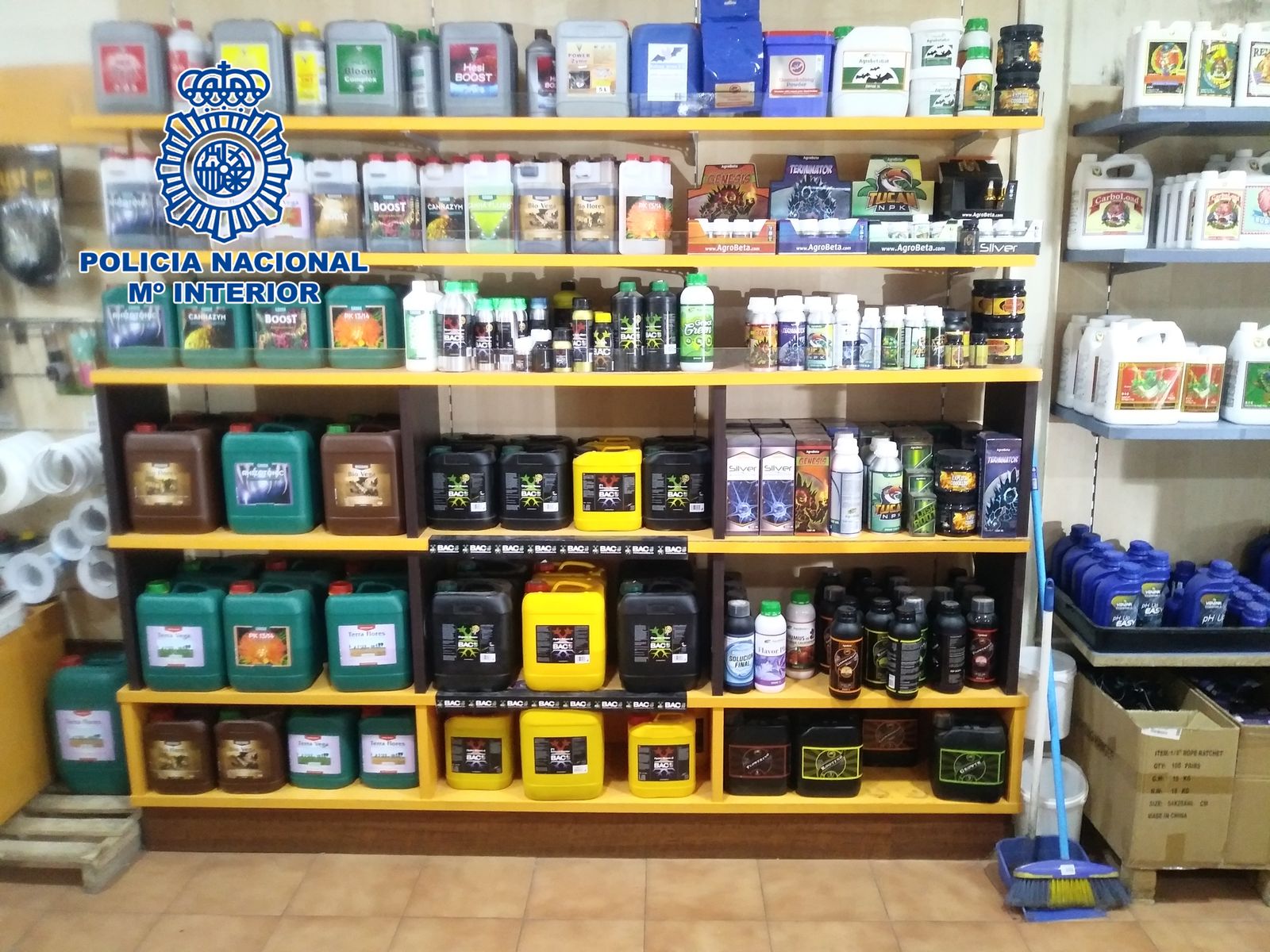 Dieciocho detenidos en el el "primer golpe a los establecimientos growshop en España"