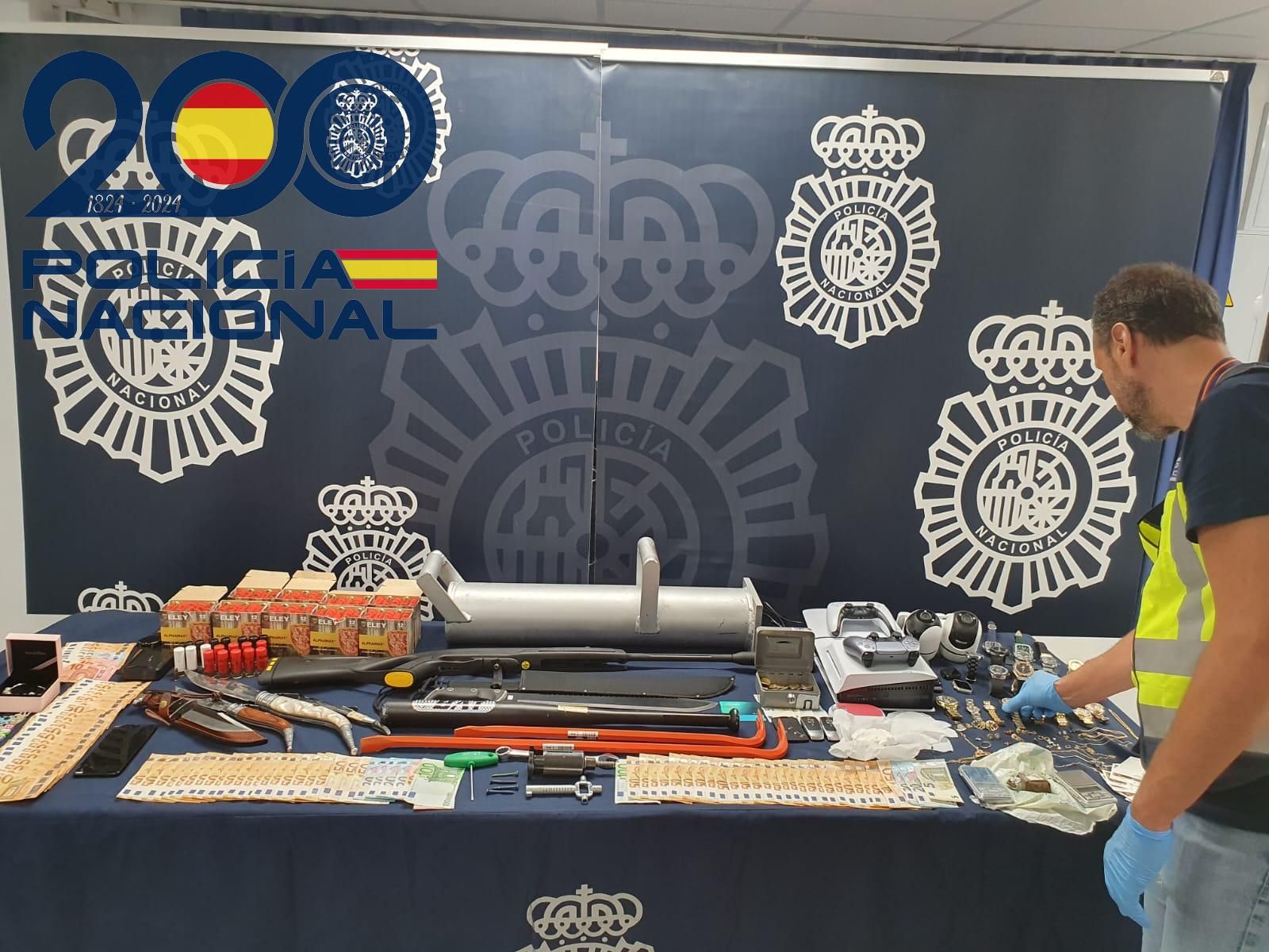 El material incautado durante la operación