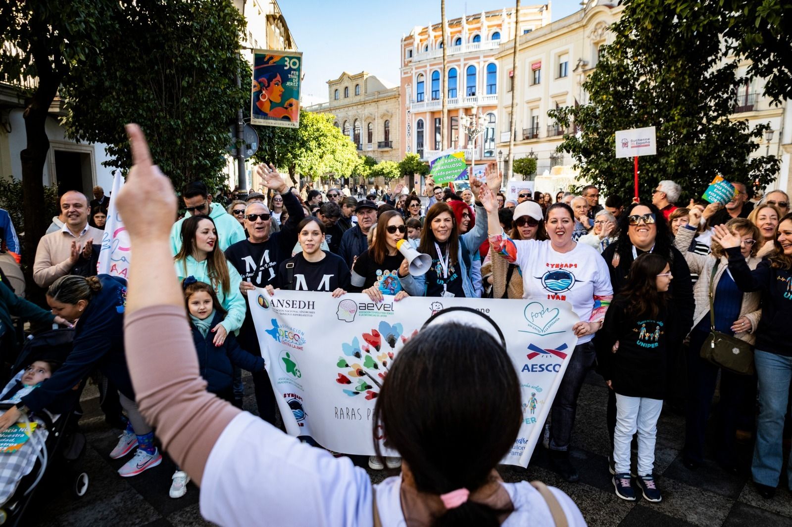 Cabecera de la marcha solidaria convocada por las asociaciones de enfermedades raras