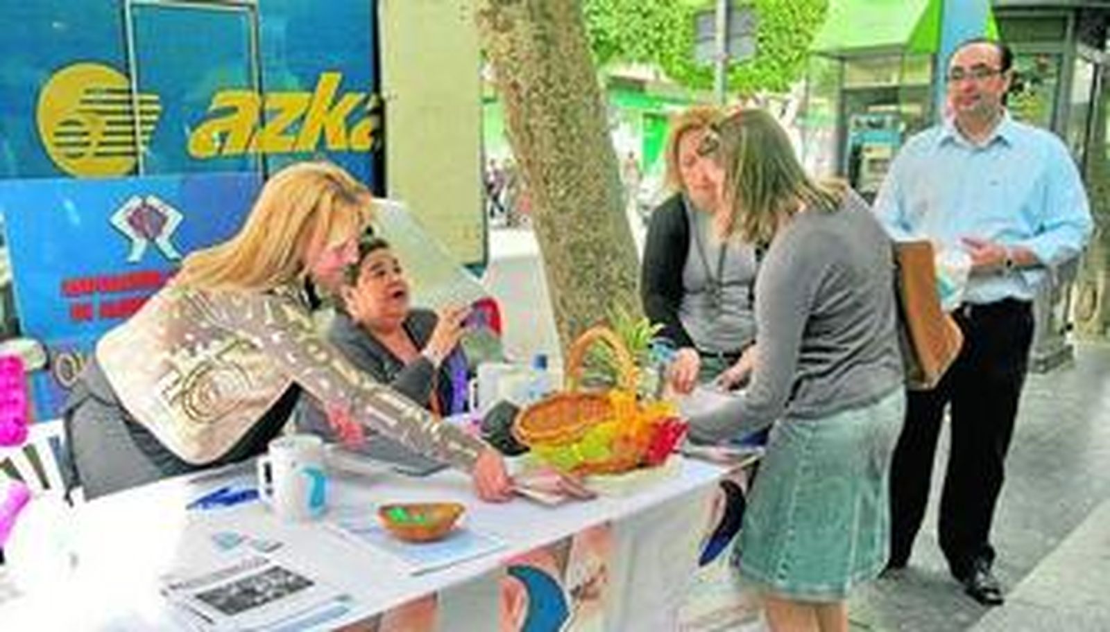 Mesa informativa de la Asociación de Lupus de Almería en una de sus actividades.