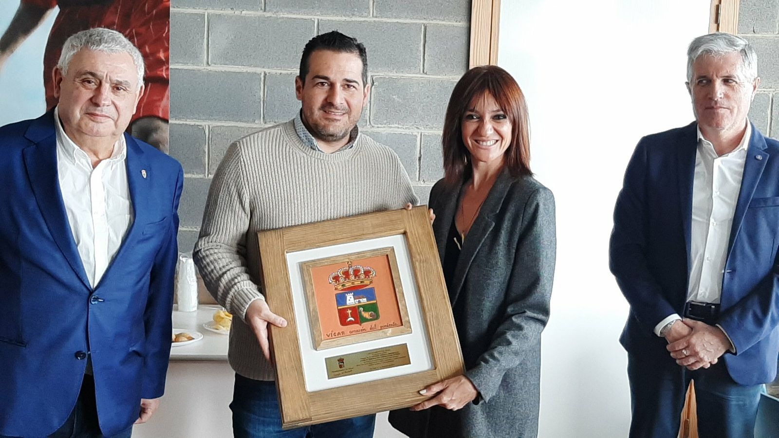 Pablo Lozano, presidente de la RFAF, y Vanesa Lidueña, concejal de Deportes de Vícar.