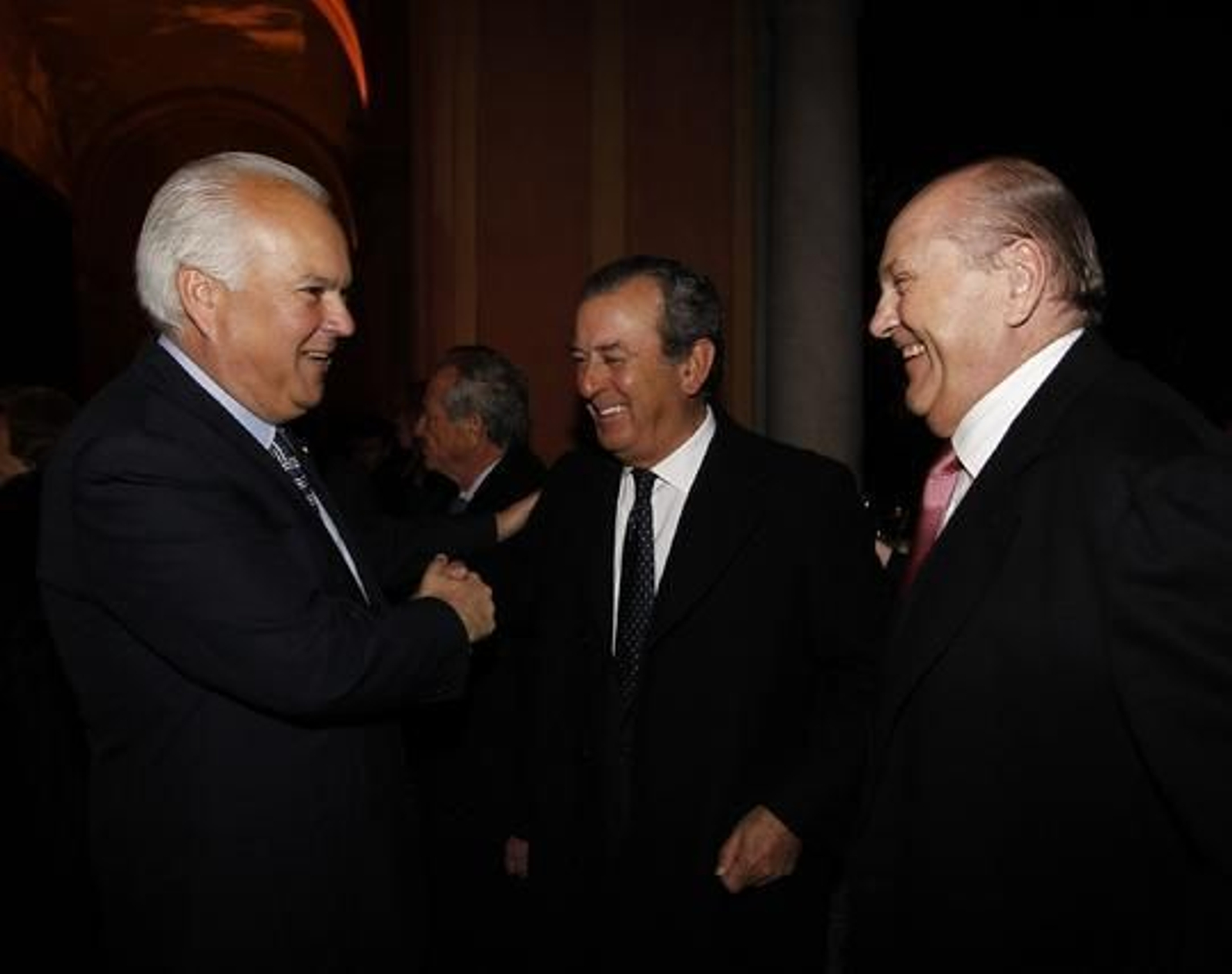 Los mastrantes Alfonso Guajardo-Fajardo y Javier Benjumea, junto a José Moya. 

Foto: Antonio Pizarro / Juan Carlos Vázquez / Victoria Hidalgo / Manuel Gómez