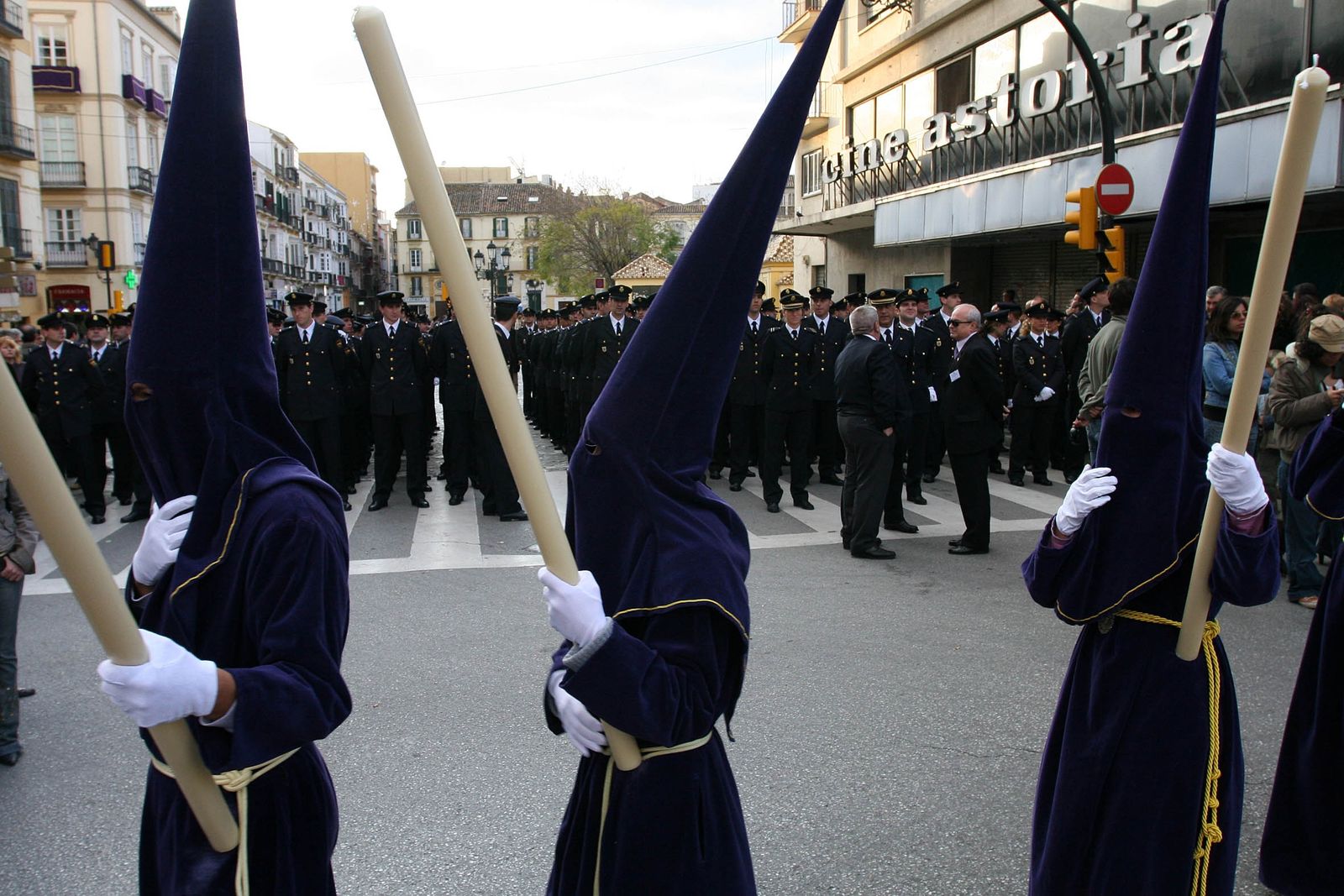 Las mujeres podrán salir de nazarenas en toda Andalucía