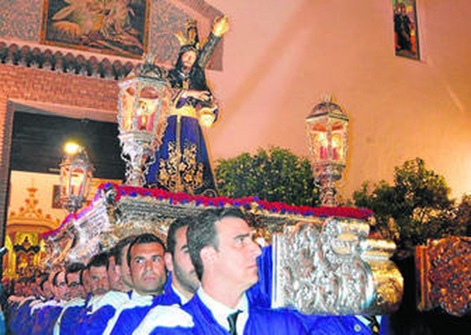 La imagen de Nuestro Padre Jesús Narareno, ayer, a la salida de la iglesia de la Encarnación.