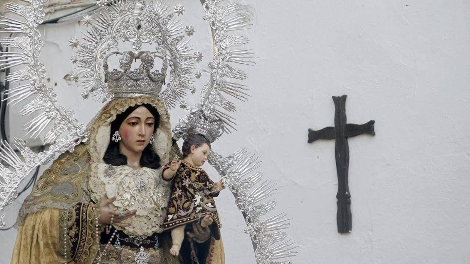 La Virgen de los Ángeles en sus Misterios Gozosos, en su templo.