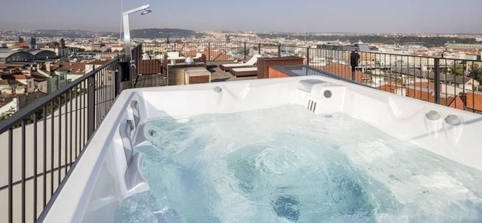 Todo lo que debes tener en cuenta para instalar una piscina en tu terraza