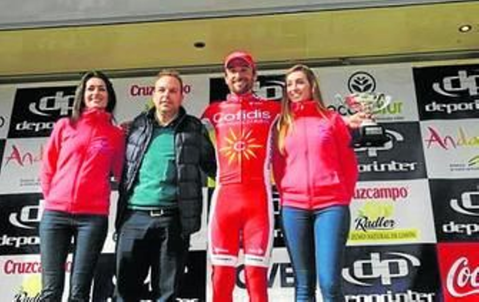 Maté, en el podio de la pasada Vuelta a Andalucía.