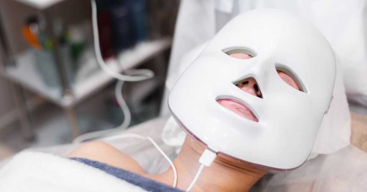Esta máscara LED lleva a casa la terapia de luz de los profesionales por menos de 35€