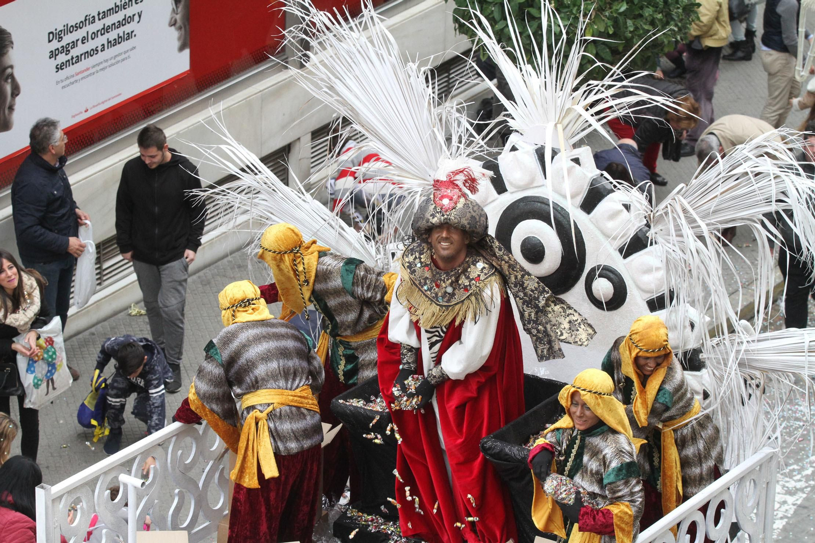 Cabalgata de los Reyes Magos 2018: Melchor, Gaspar y Baltazar adelantan su salida para llenar de ilusión las calles de Huelva