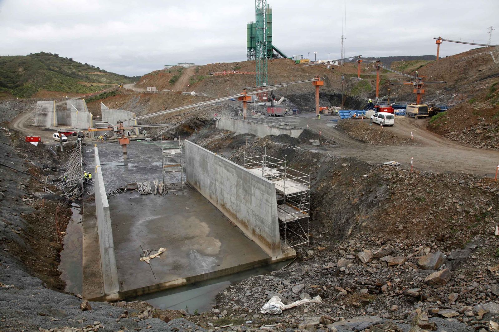 Obras de la presa de Alcolea, en la actualidad paradas.
