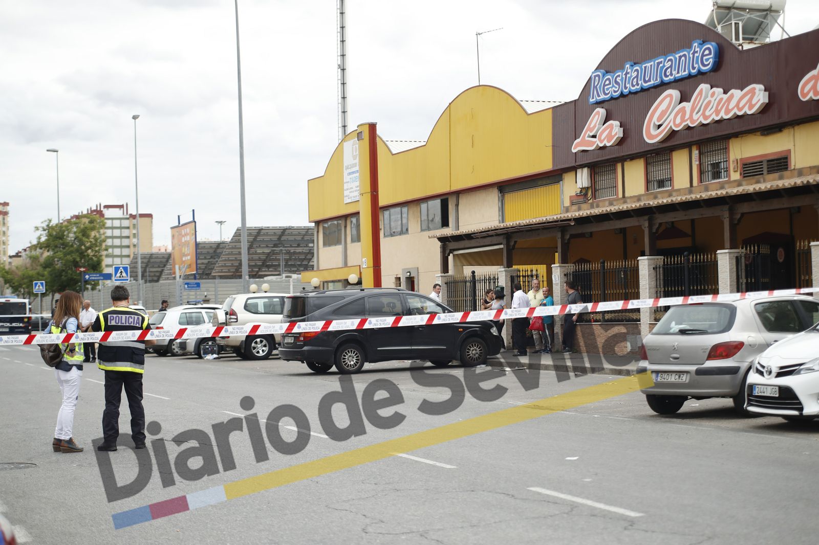 Agentes de la Policía Científica, en el lugar del tiroteo.