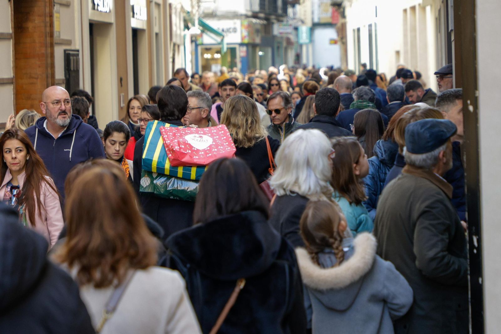 Calles a rebosar por el centro de Sevilla