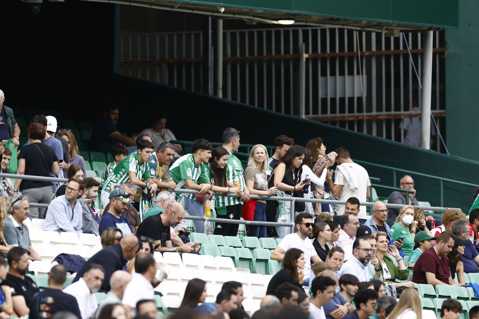 Búscate en las fotos del Betis-Atlético de Madrid