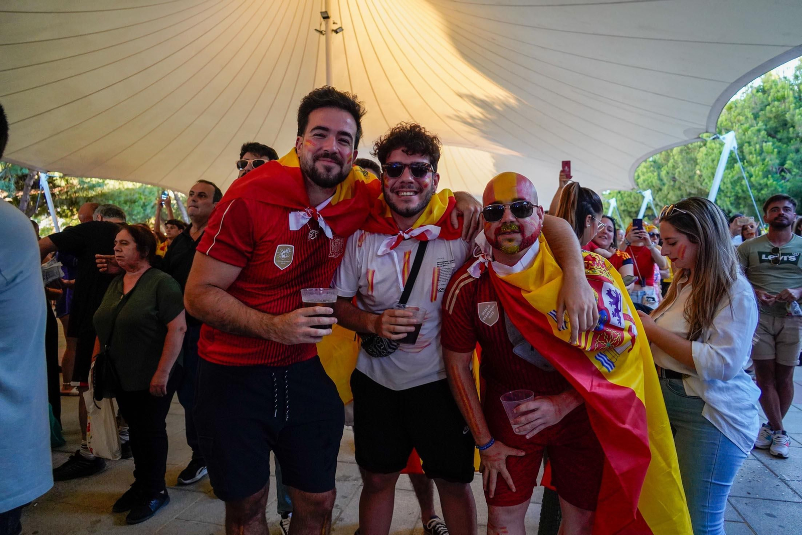 Imágenes del ambiente durante la final de la Eurocopa entre España e Inglaterra Imágenes del ambiente durante la final de la Eurocopa entre España e Inglaterra